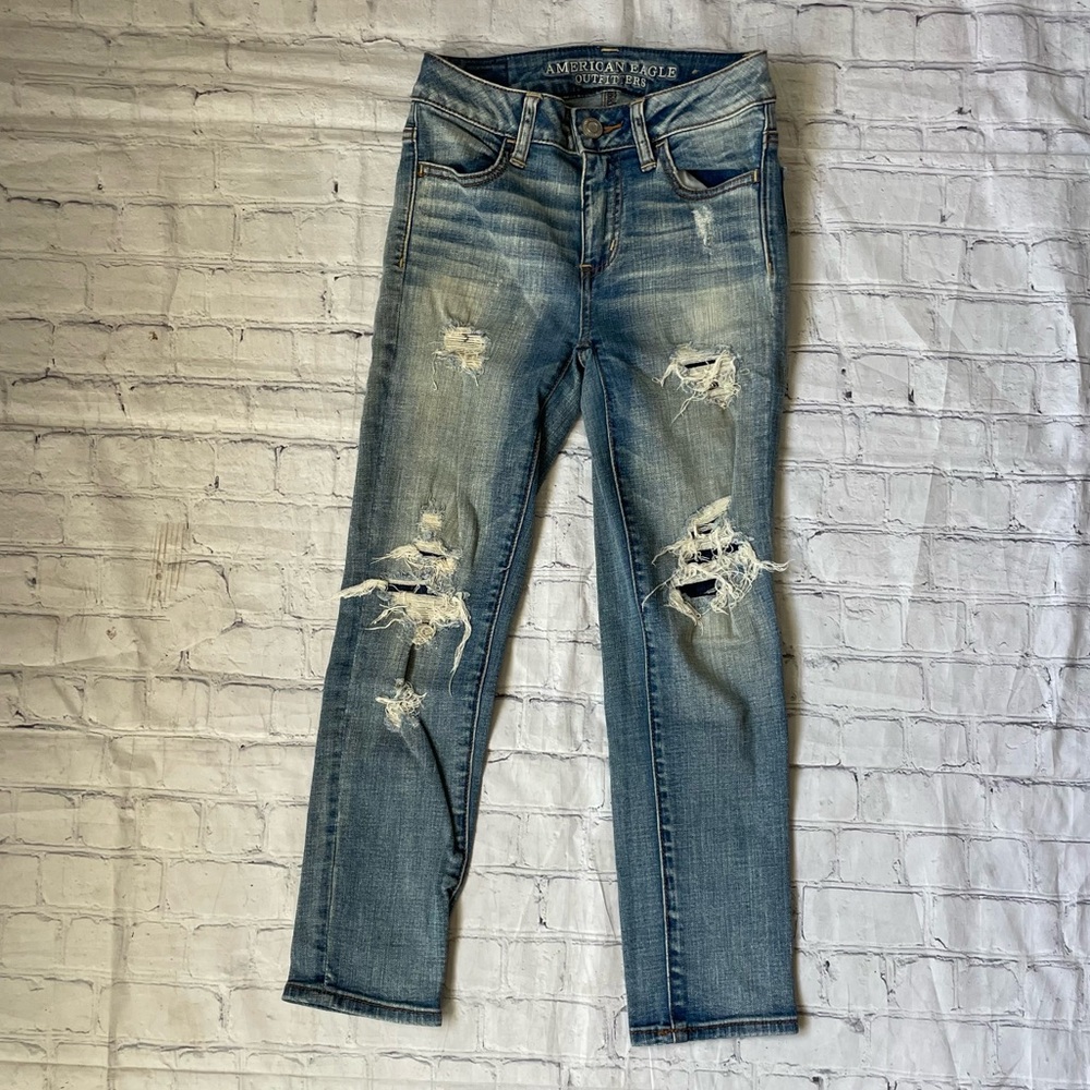American Eagle Light/Medium Wash Distressed High Rise Cropped Jeggings - Picture 2 of 5